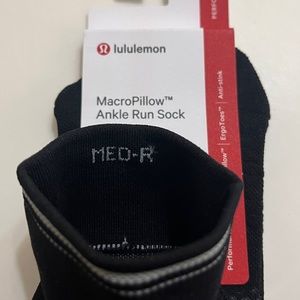 COPY - Lululemon MacroPillow Ankle Run Sock